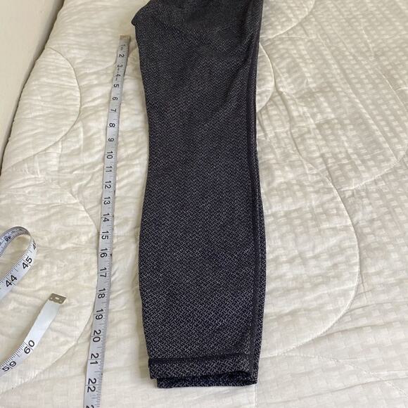 Athleta Crop Leggings XS. See Video - Picture 8 of 11